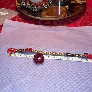 New dog collar with burgundy flower